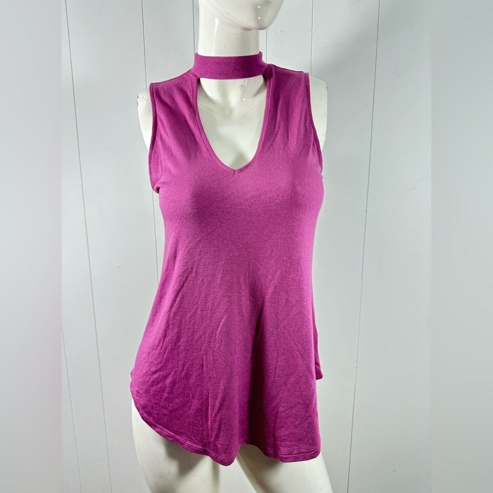 NWT Express Tank Top Womens Sz M Pink Keyhole Vneck Sleeveless Stretch Shirt